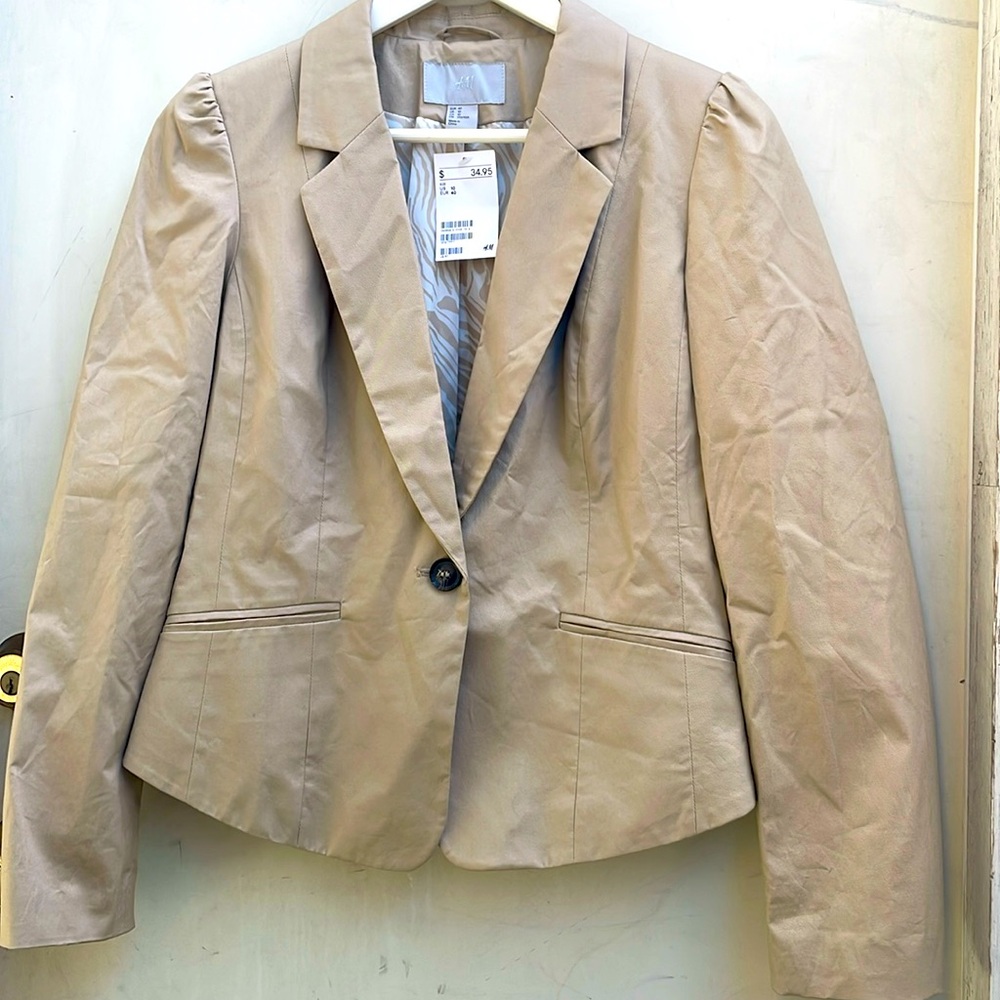 H&M blazer khaki tan in color, new with tag
